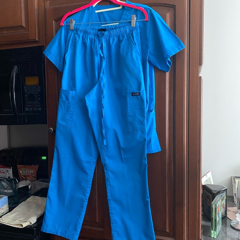 Medium scrub suit, teal blue, worn a few times.